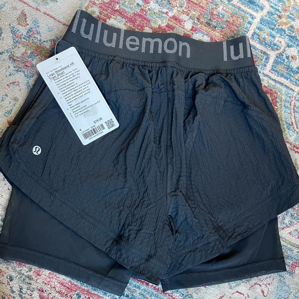 NWT Lululemon Logo Waistband HR Train Shorts Size 4